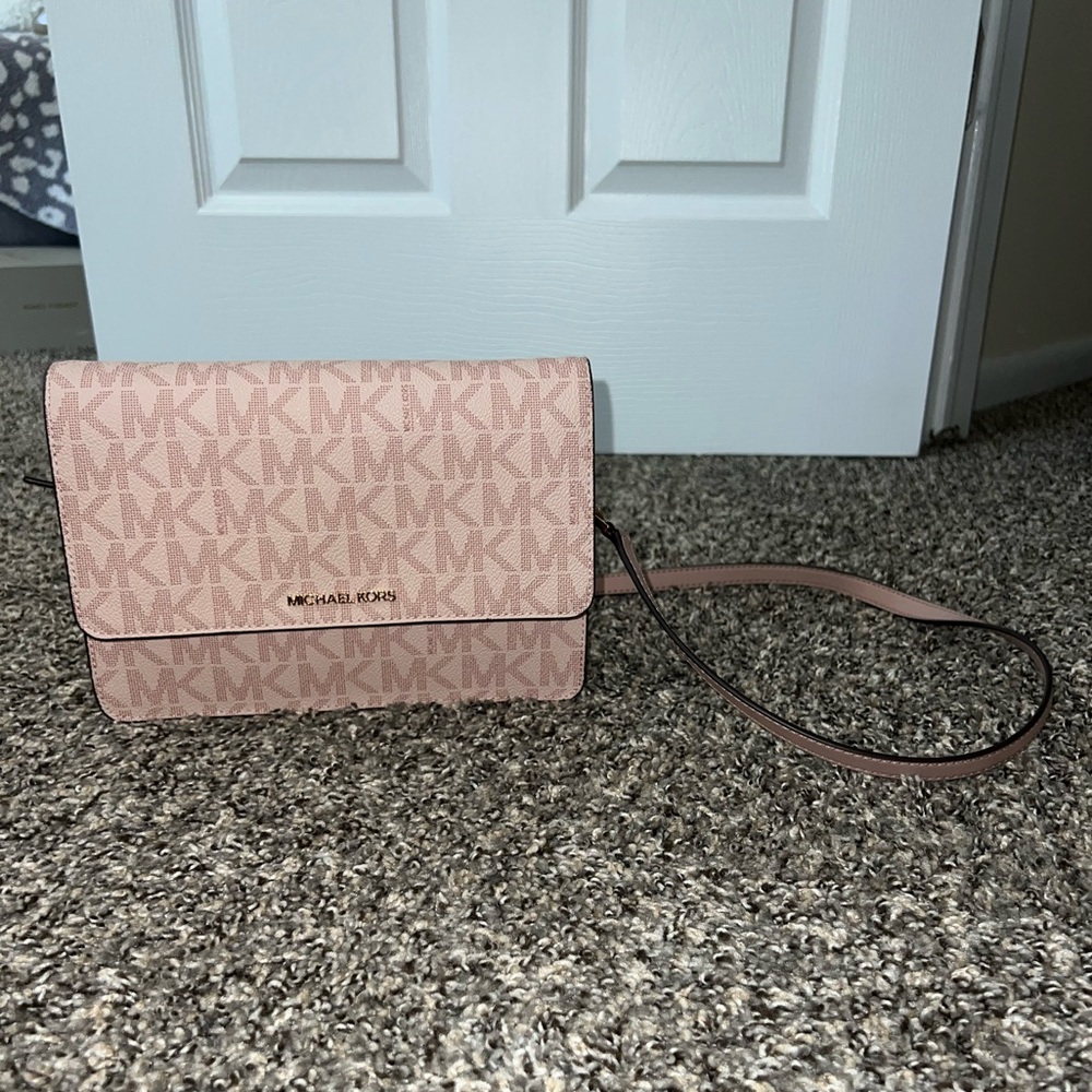 NWOT Michael Kors Medium Logo Crossbody
